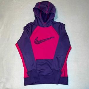 Nike Women’s Therma-Fit Hoodie
Small
Pink/Purple